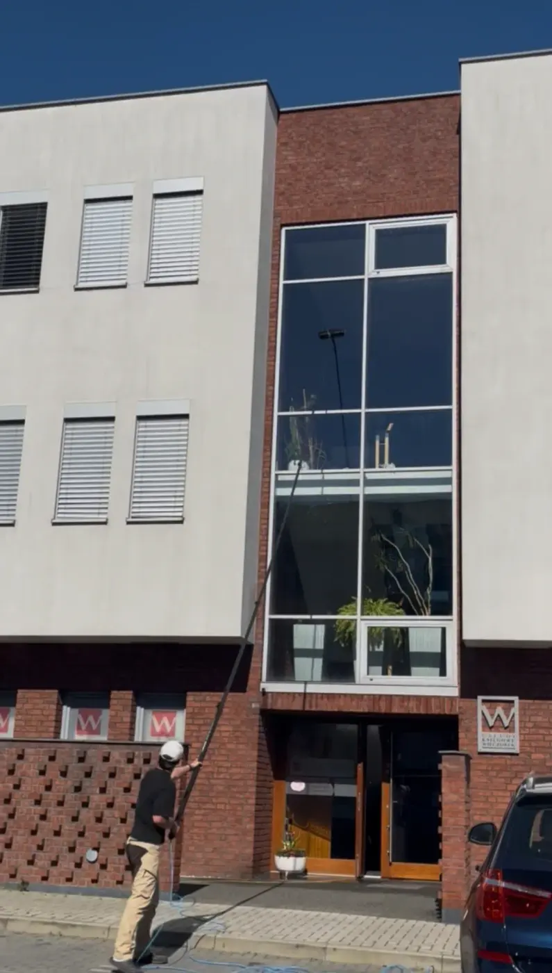 Mycie Okien na Wysokości — Mycie wysokościowe wodą demi