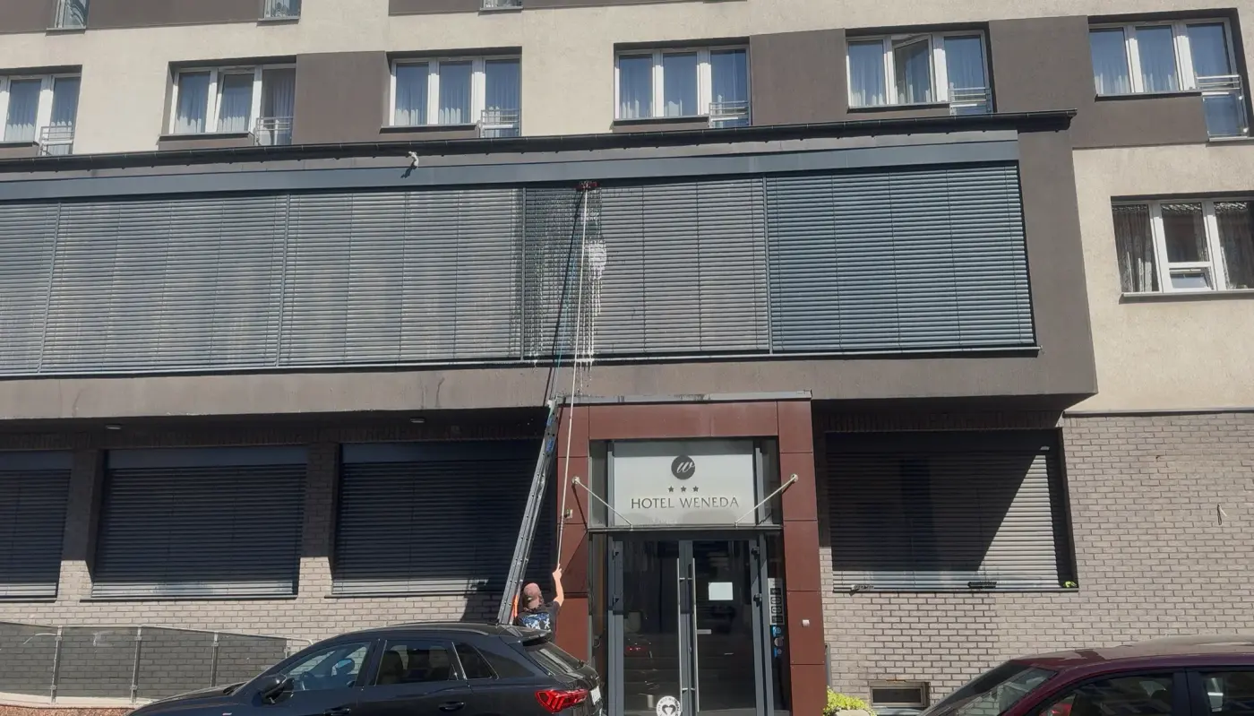 Mycie Żaluzji i Rolet — Hotel Weneda — żaluzje