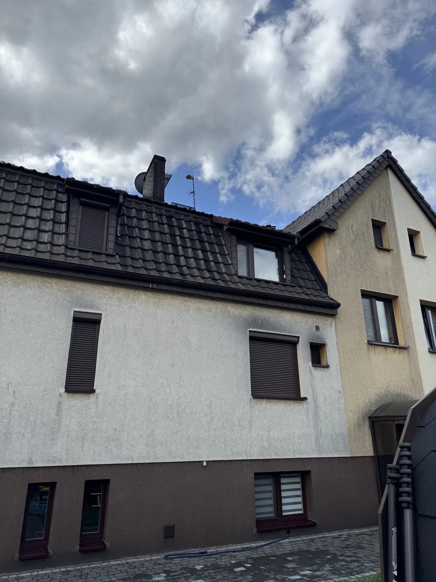 Elewacja przed myciem — Lubliniec