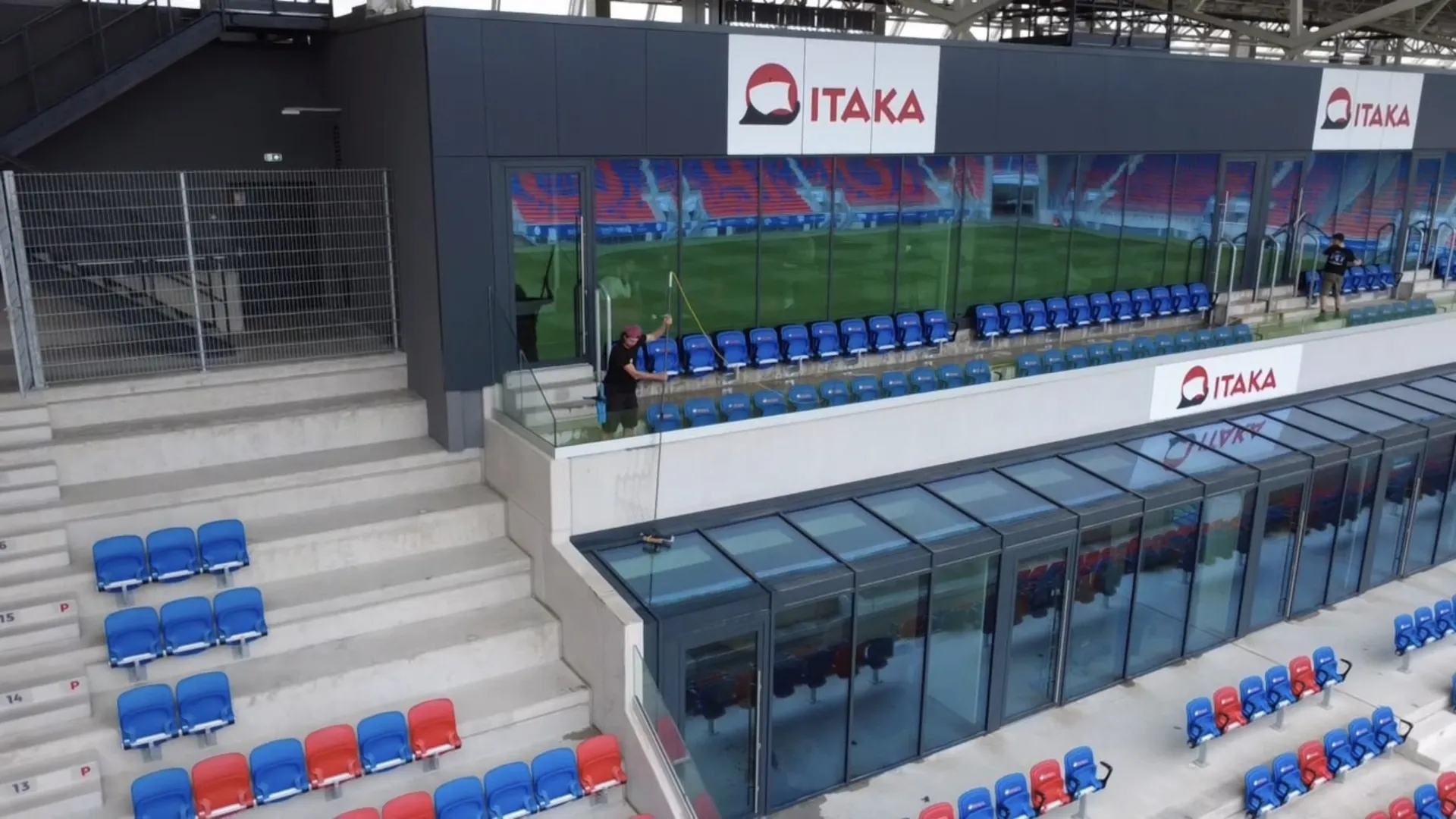 Mycie lóż VIP — Stadion Miejski Opole